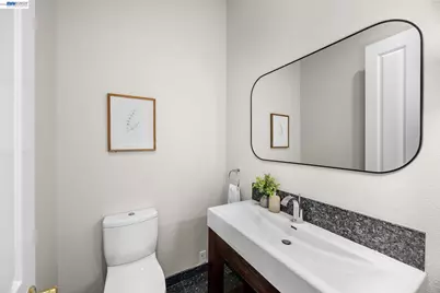 8249 Skyline Cir, Oakland, CA 94605 - Photo 11