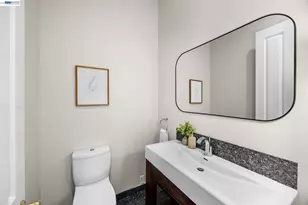 8249 Skyline Cir, Oakland, CA 94605 - Photo 11