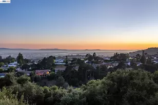 8249 Skyline Cir, Oakland, CA 94605 - Photo 3