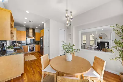 8249 Skyline Cir, Oakland, CA 94605 - Photo 15