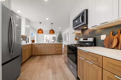 5573 Harvey Ave, Oakland, CA 94621 - Photo 9