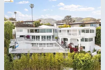 17440 Revello Dr, Pacific Palisades (los Angeles), CA 90272 - Photo 1