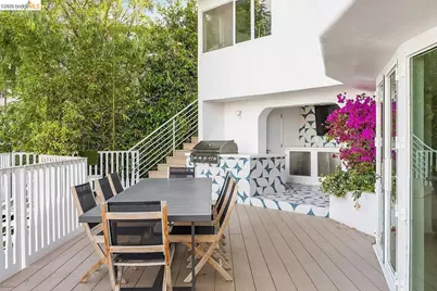 17440 Revello Dr, Pacific Palisades (los Angeles), CA 90272 - Photo 31