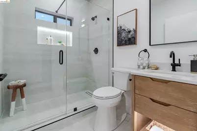 546 61st St, Oakland, CA 94609 - Photo 13