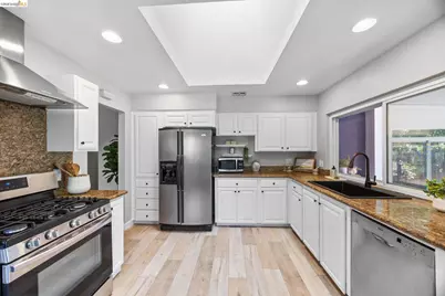 2715 Lyon Cir, Concord, CA 94518 - Photo 9