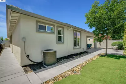 2472 Shadow Berry Dr, Manteca, CA 95336 - Photo 29