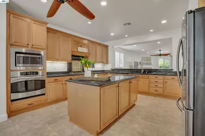 2472 Shadow Berry Dr, Manteca, CA 95336 - Photo 15
