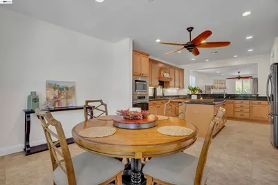 2472 Shadow Berry Dr, Manteca, CA 95336 - Photo 17