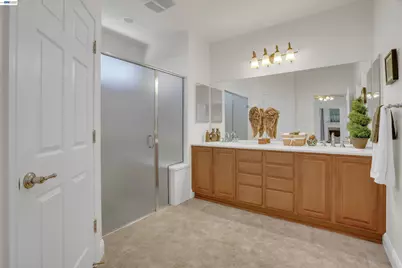 2472 Shadow Berry Dr, Manteca, CA 95336 - Photo 25