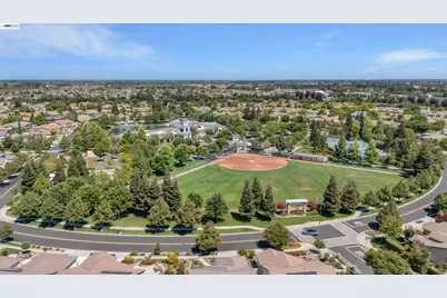 2472 Shadow Berry Dr, Manteca, CA 95336 - Photo 39