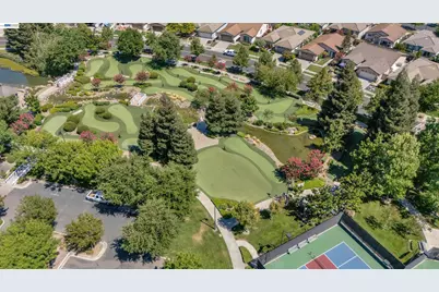 2472 Shadow Berry Dr, Manteca, CA 95336 - Photo 41