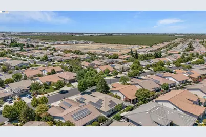 2472 Shadow Berry Dr, Manteca, CA 95336 - Photo 37