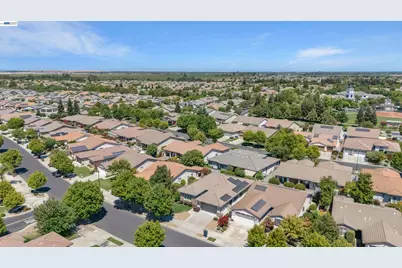 2472 Shadow Berry Dr, Manteca, CA 95336 - Photo 33