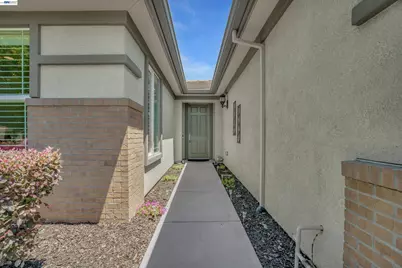 2472 Shadow Berry Dr, Manteca, CA 95336 - Photo 5
