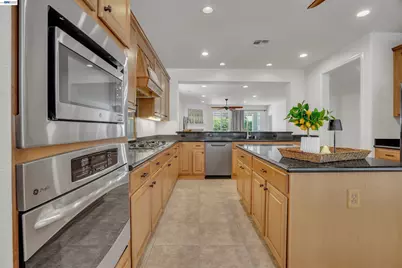 2472 Shadow Berry Dr, Manteca, CA 95336 - Photo 13