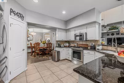 3448 Howard Ct, Visalia, CA 93292 - Photo 9