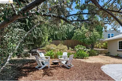 4504 Fairbairn Ave, Oakland, CA 94619 - Photo 37