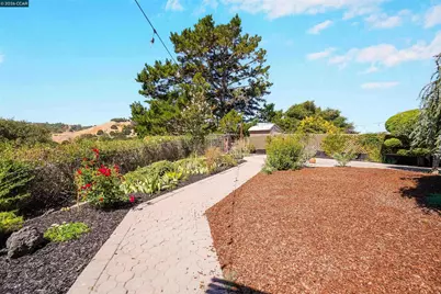 2535 Francis Dr, Pinole, CA 94564 - Photo 43