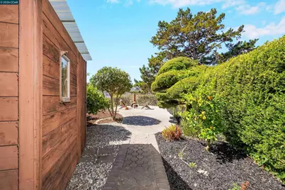 2535 Francis Dr, Pinole, CA 94564 - Photo 53