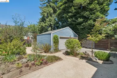 7526 Greenly Dr, Oakland, CA 94605 - Photo 31