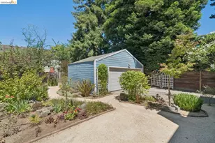 7526 Greenly Dr, Oakland, CA 94605 - Photo 31