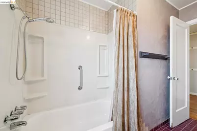 7526 Greenly Dr, Oakland, CA 94605 - Photo 17
