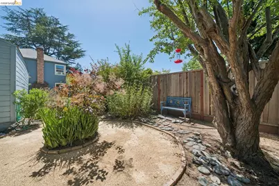 7526 Greenly Dr, Oakland, CA 94605 - Photo 33