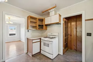 7526 Greenly Dr, Oakland, CA 94605 - Photo 11