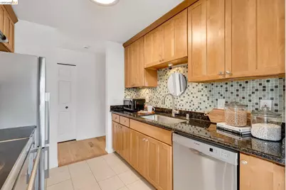 322 Hanover Ave #512, Oakland, CA 94606 - Photo 13
