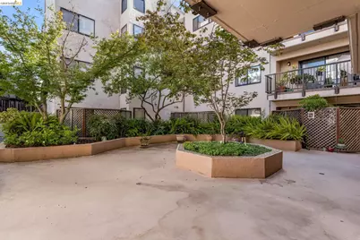 322 Hanover Ave #512, Oakland, CA 94606 - Photo 5