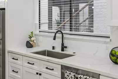 7 Embarcadero West #207, Oakland, CA 94607 - Photo 7