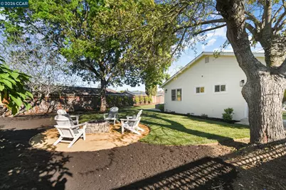 1543 Laverne Ct, Concord, CA 94521 - Photo 45