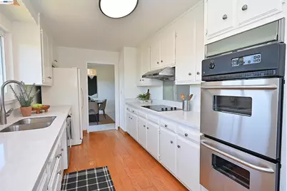 21714 Shadyspring Rd, Castro Valley, CA 94546 - Photo 17