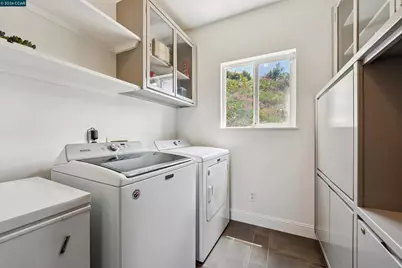 210 Courtney Ln, Orinda, CA 94563 - Photo 51