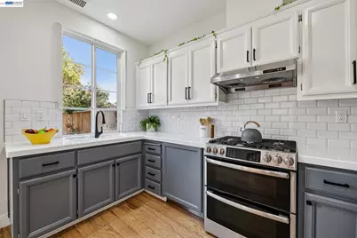 12 Britt Ct, Alameda, CA 94502 - Photo 15
