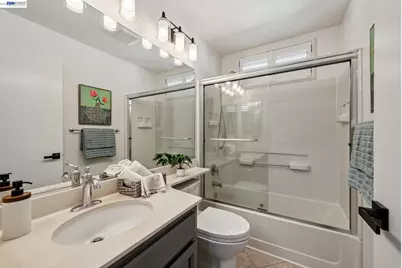 12 Britt Ct, Alameda, CA 94502 - Photo 33