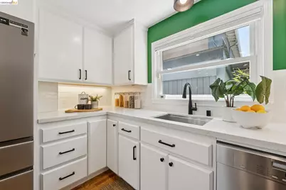 485 55th St, Oakland, CA 94609 - Photo 11