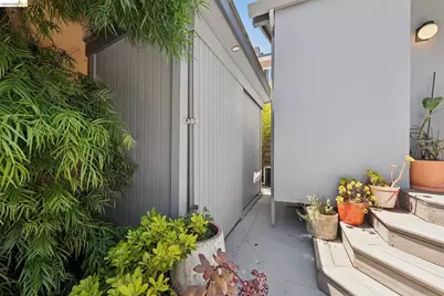 485 55th St, Oakland, CA 94609 - Photo 31