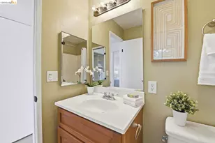 9729 Elmview Dr, Oakland, CA 94603 - Photo 27