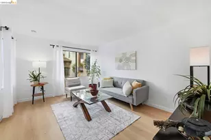 9729 Elmview Dr, Oakland, CA 94603 - Photo 5