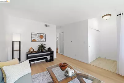 9729 Elmview Dr, Oakland, CA 94603 - Photo 5