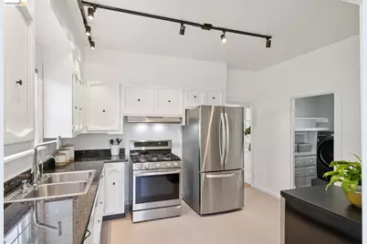 688 31st St, Oakland, CA 94609 - Photo 25