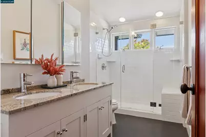 4908 Cochrane Ave, Oakland, CA 94618 - Photo 25