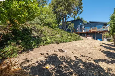 1072 Sterling Ave, Berkeley, CA 94708 - Photo 13