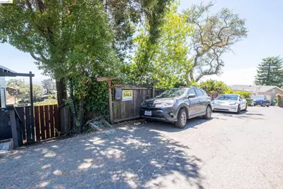 1072 Sterling Ave, Berkeley, CA 94708 - Photo 11