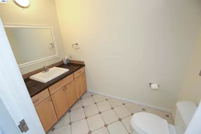 425 28th St #201A, Oakland, CA 94609 - Photo 5