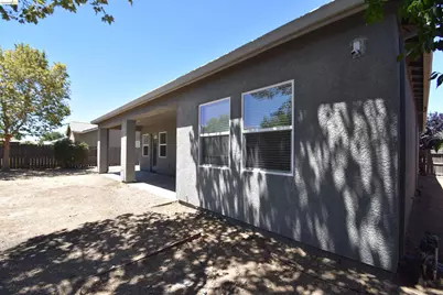 1110 Clearwater Creek Blvd, Manteca, CA 95336 - Photo 7