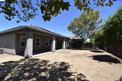 1110 Clearwater Creek Blvd, Manteca, CA 95336 - Photo 5