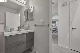 7 Courageous Ct, Alameda, CA 94501 - Photo 27