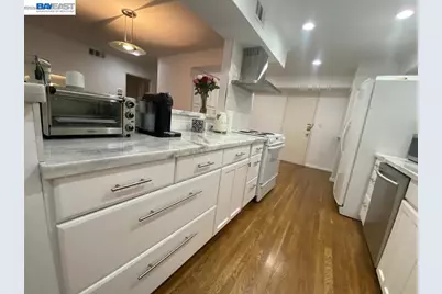 1015 Kings Rd #309, West Hollywood, CA 90069 - Photo 27